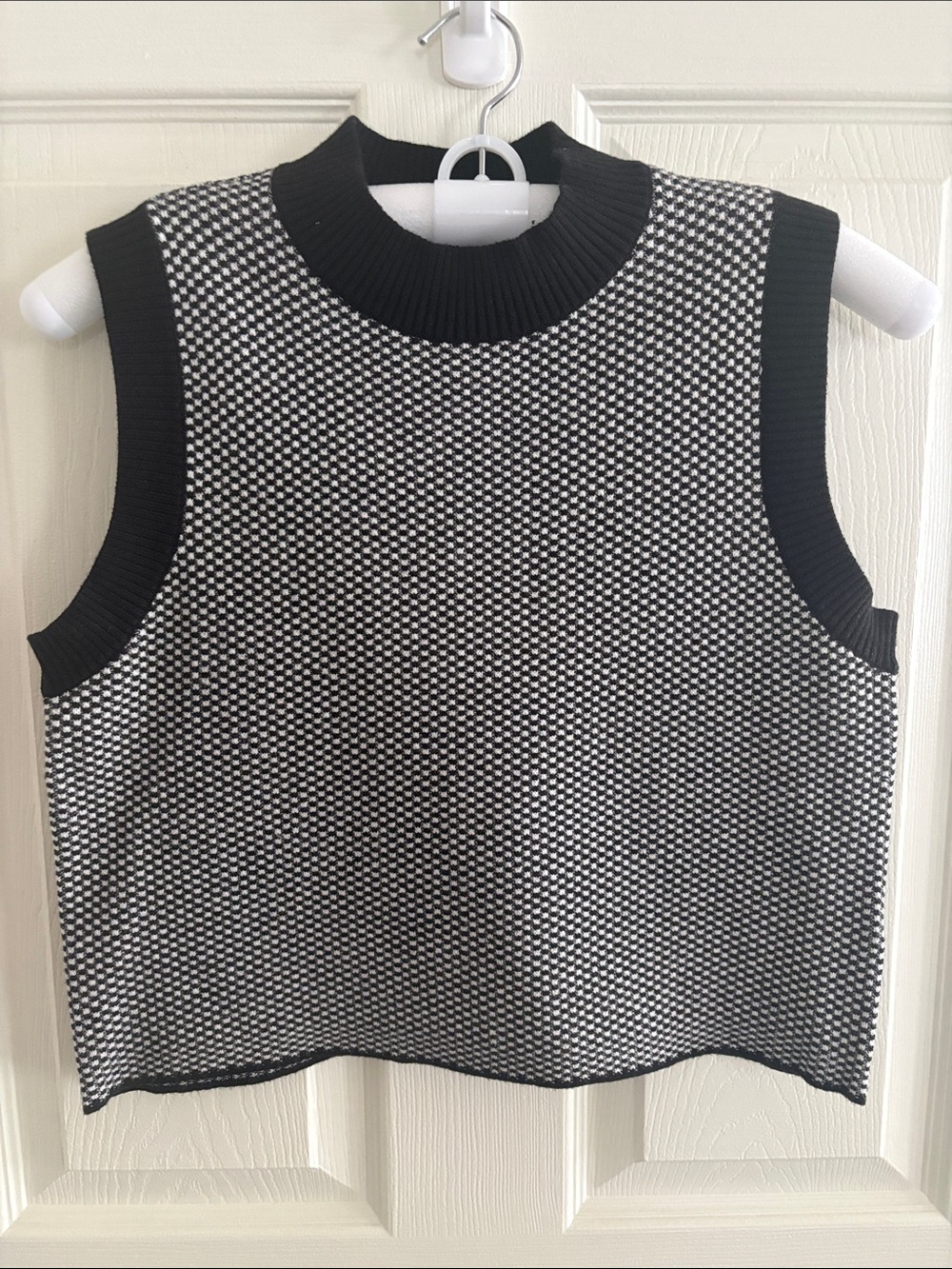 Rachel Zoe Black & White Textured Mock Neck Sleeveless Top